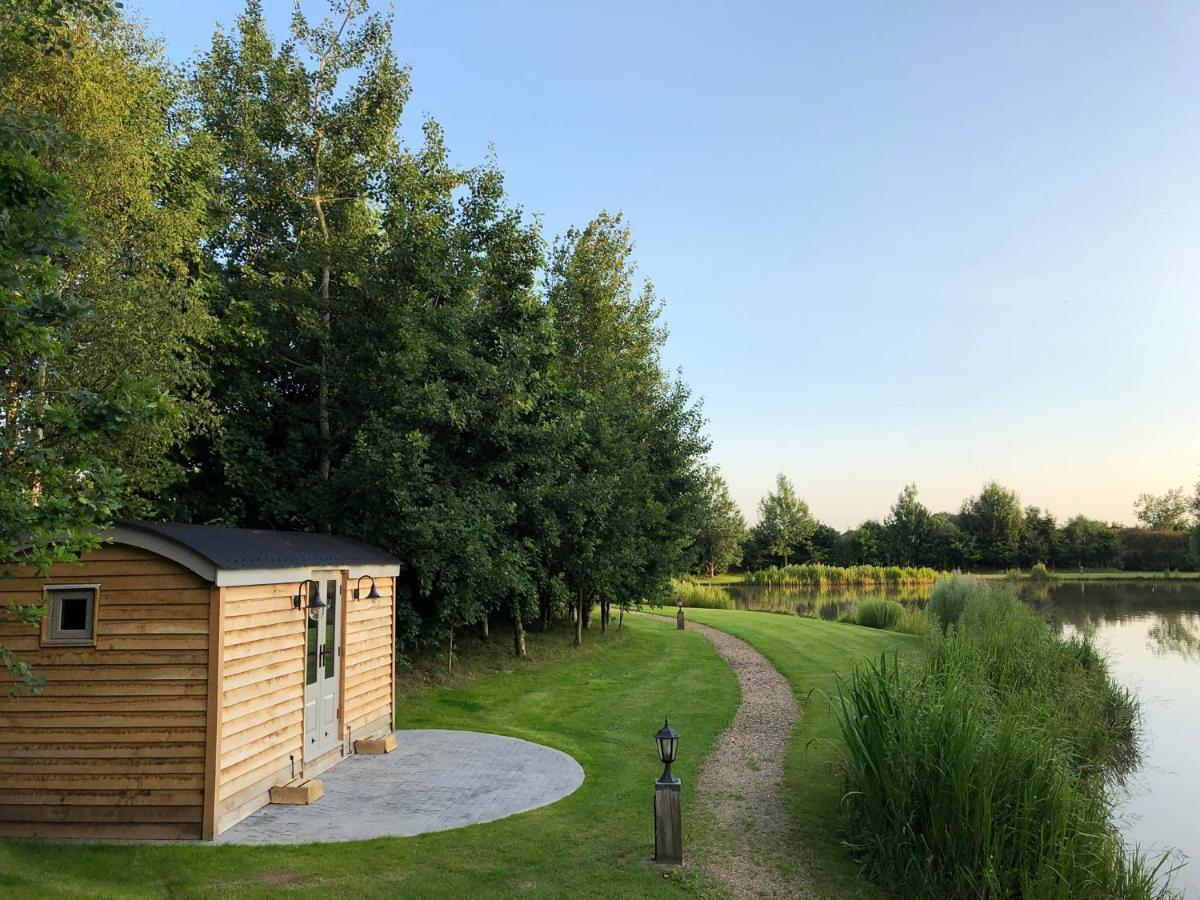 Luxury Shepherds Hut - The Sweet Pea By The Lake York Esterno foto