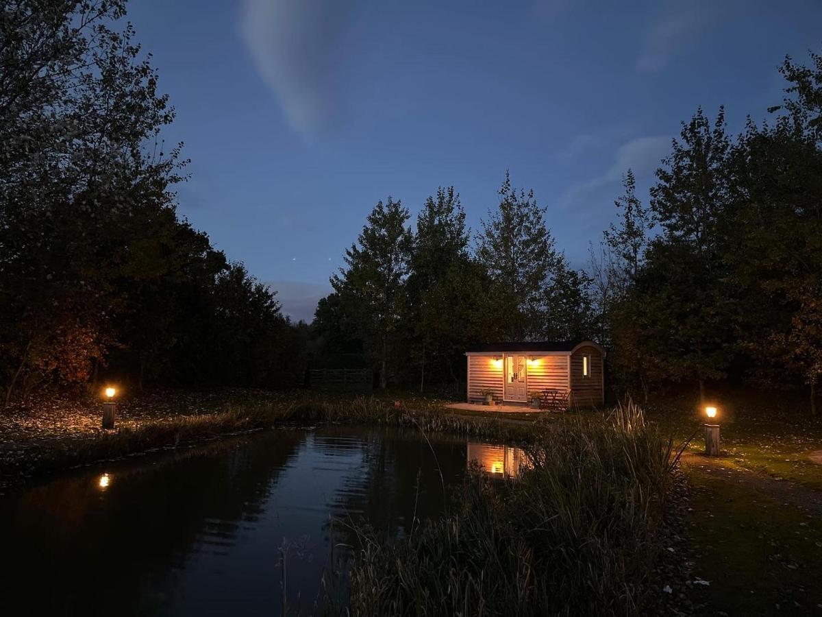 Luxury Shepherds Hut - The Sweet Pea By The Lake York Esterno foto