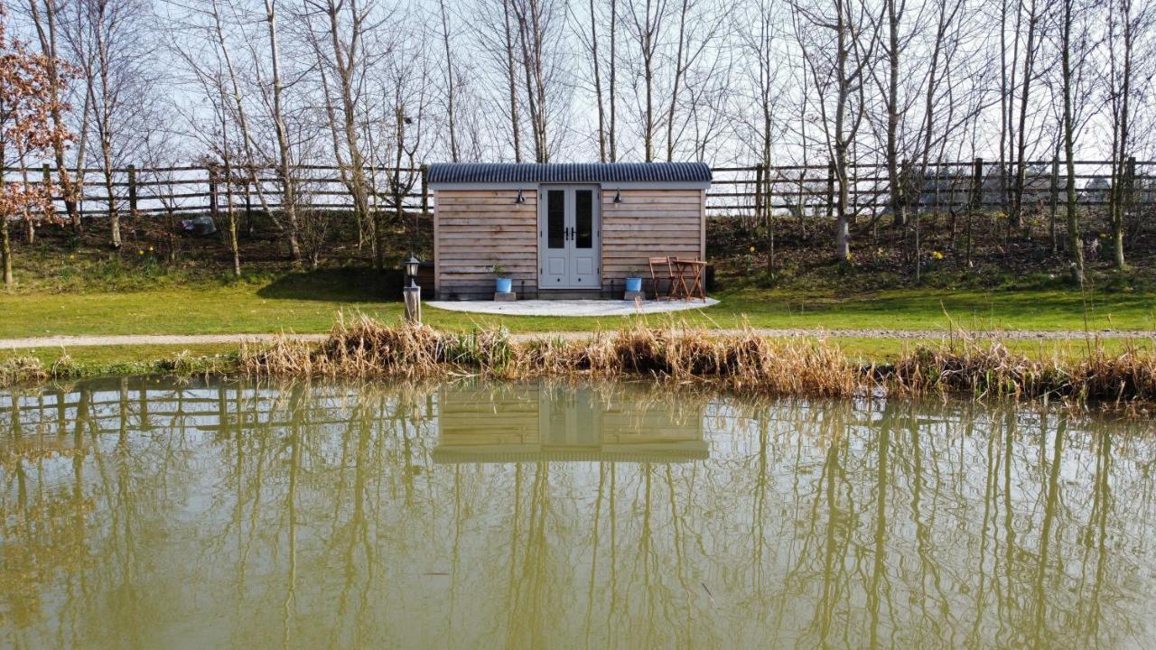 Luxury Shepherds Hut - The Sweet Pea By The Lake York Esterno foto