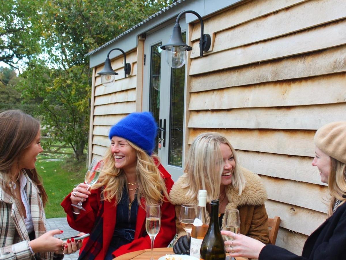 Luxury Shepherds Hut - The Sweet Pea By The Lake York Esterno foto