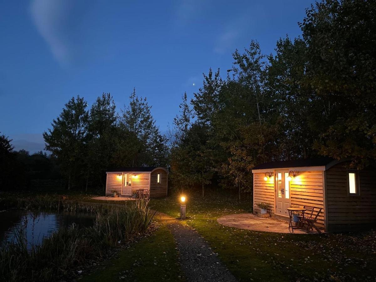 Luxury Shepherds Hut - The Sweet Pea By The Lake York Esterno foto