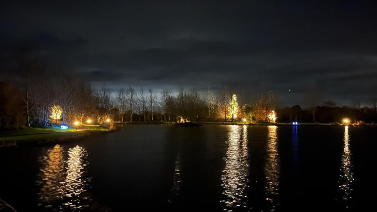 Luxury Shepherds Hut - The Sweet Pea By The Lake York Esterno foto