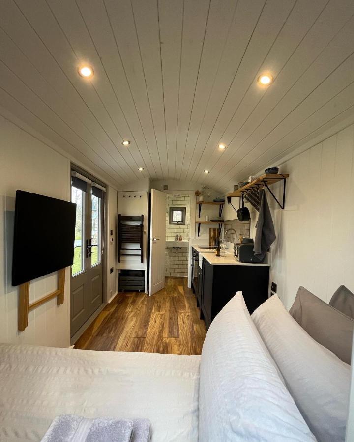 Luxury Shepherds Hut - The Sweet Pea By The Lake York Esterno foto